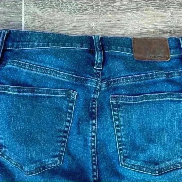 I. Crew Straight Jeans 26 Stretch Ankle Medium Wash Denim Distressed - Picture 3 of 9